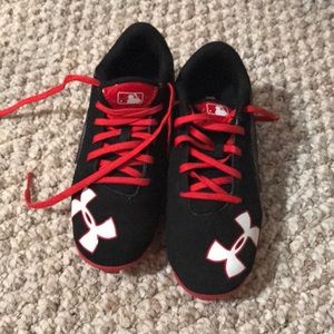 Youth under armor baseball shoes